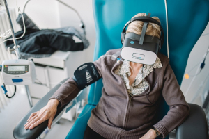 Le CHU Minjoz doté de casques de réalité virtuelle : 37.000€ financés par le Crédit Agricole