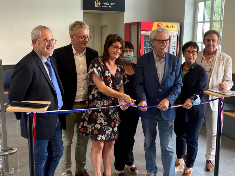 Gare de Mouchard : Le bâtiment voyageurs  transformé