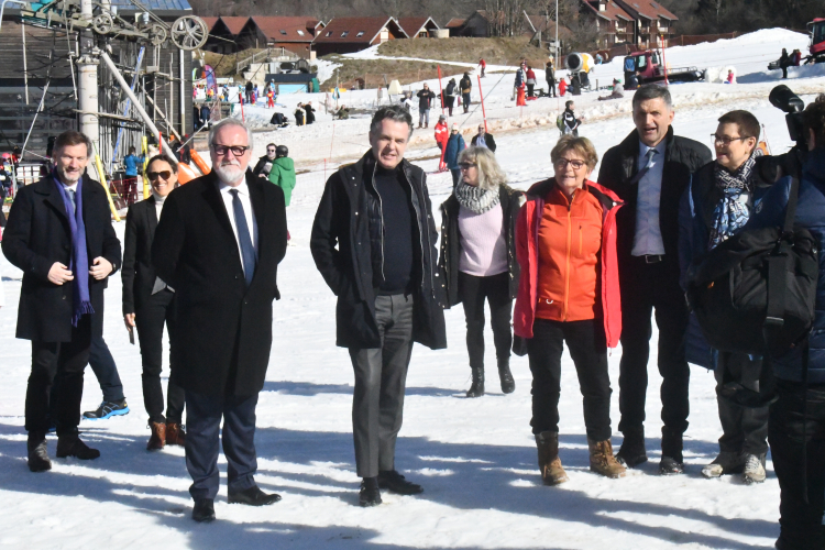 Réchauffement climatique : Christophe Béchu, ministre de la Transition écologique, sur les pistes de Métabief