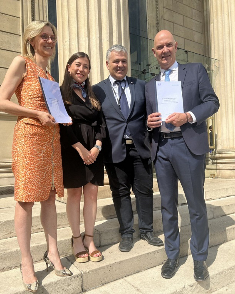 Le député Laurent Croizier remet un rapport sur la hausse des prix des granulés de bois